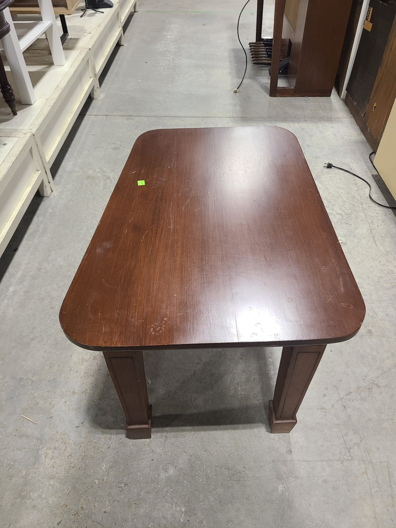 Traditional Wooden Accent Side Table with Rounded Corners