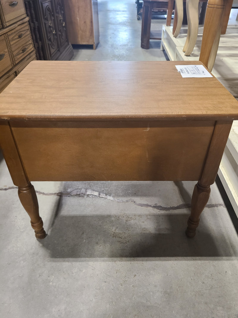 Timeless Turned-Leg Wooden End Table with Brass Hardware