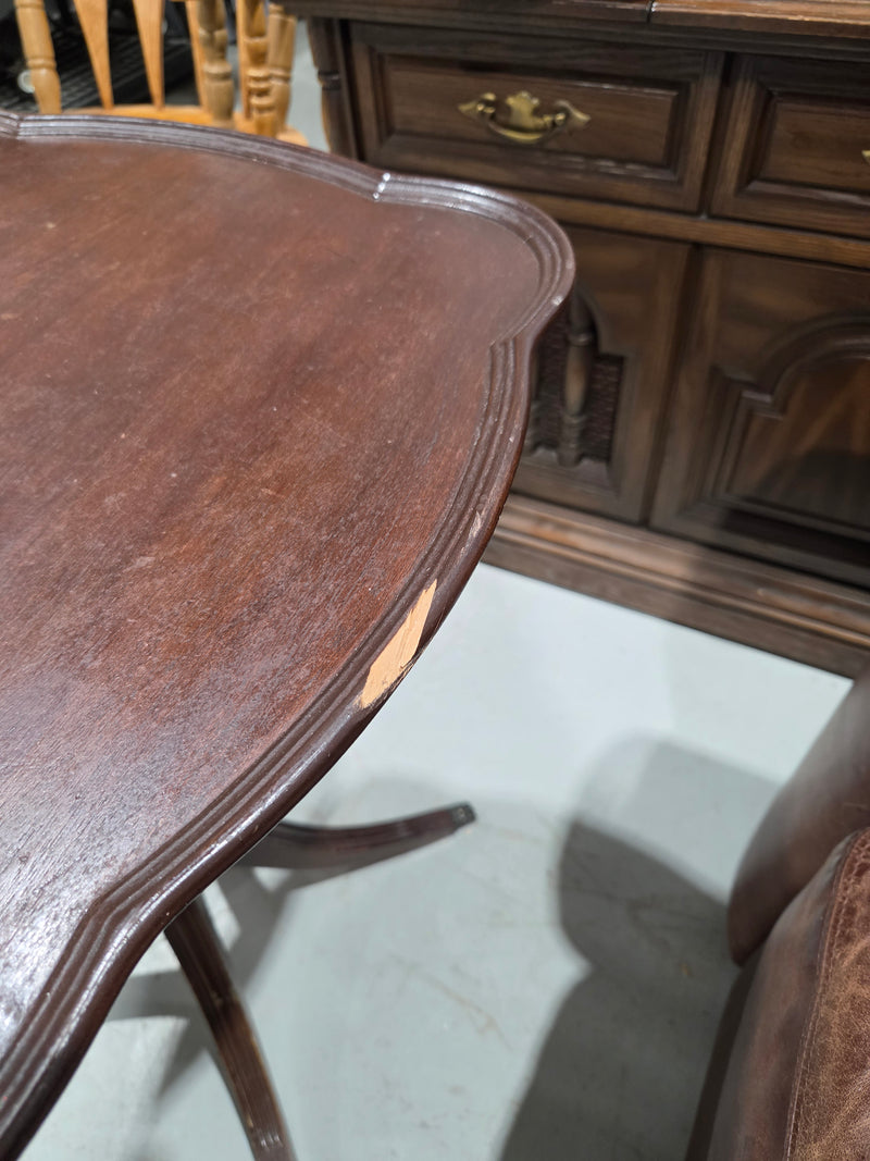Vintage Traditional Style Piecrust Pedestal Accent Table