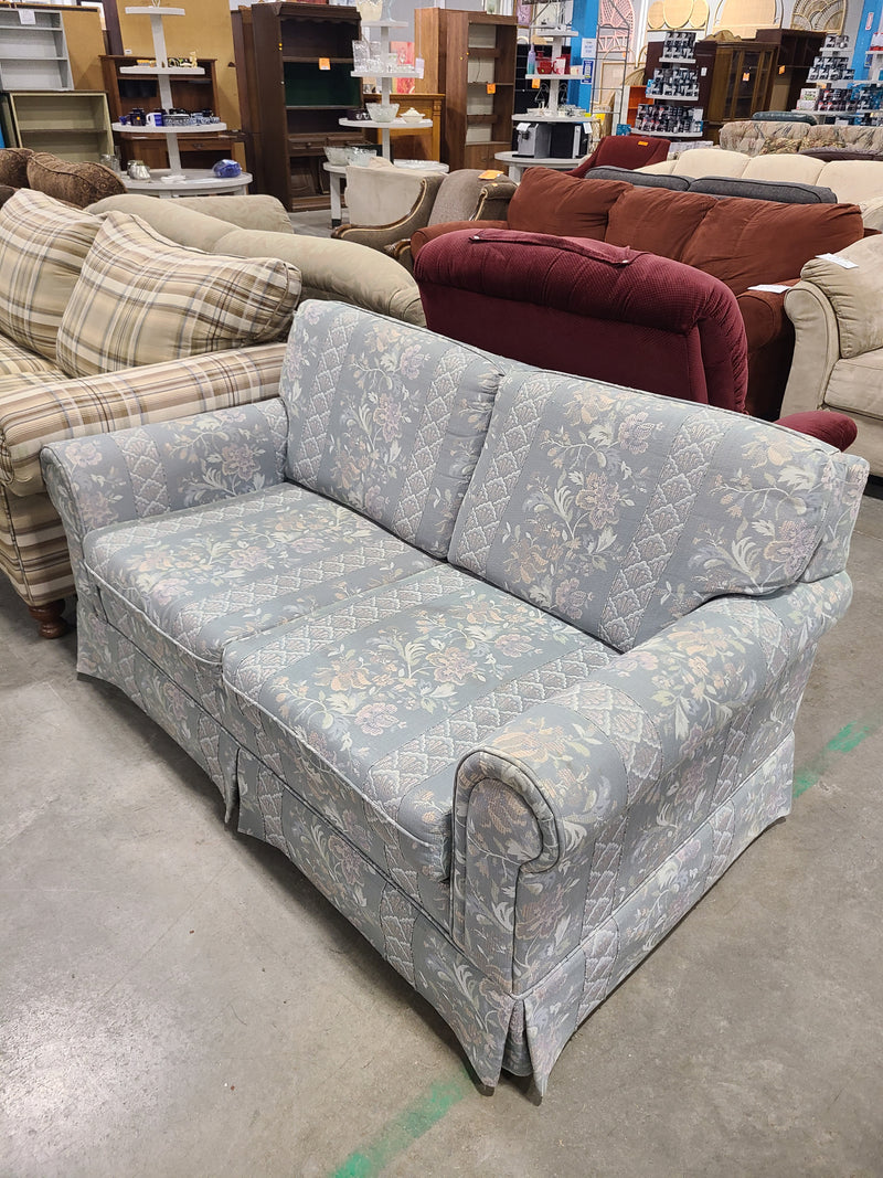 Traditional Floral Upholstered Two-Cushion Loveseat