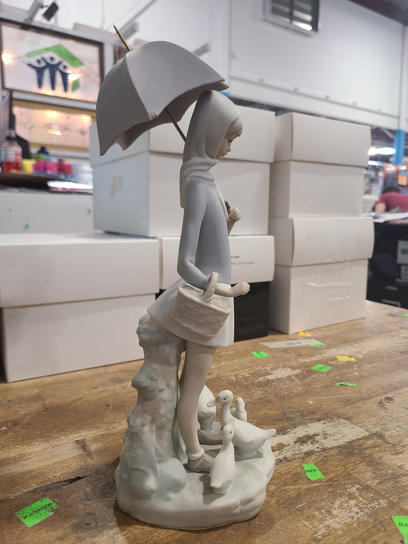 Vintage Lladró Porcelain Figurine – "Girl with Umbrella and Geese"