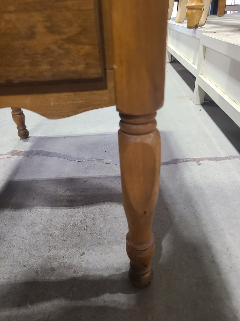 Timeless Turned-Leg Wooden End Table with Brass Hardware