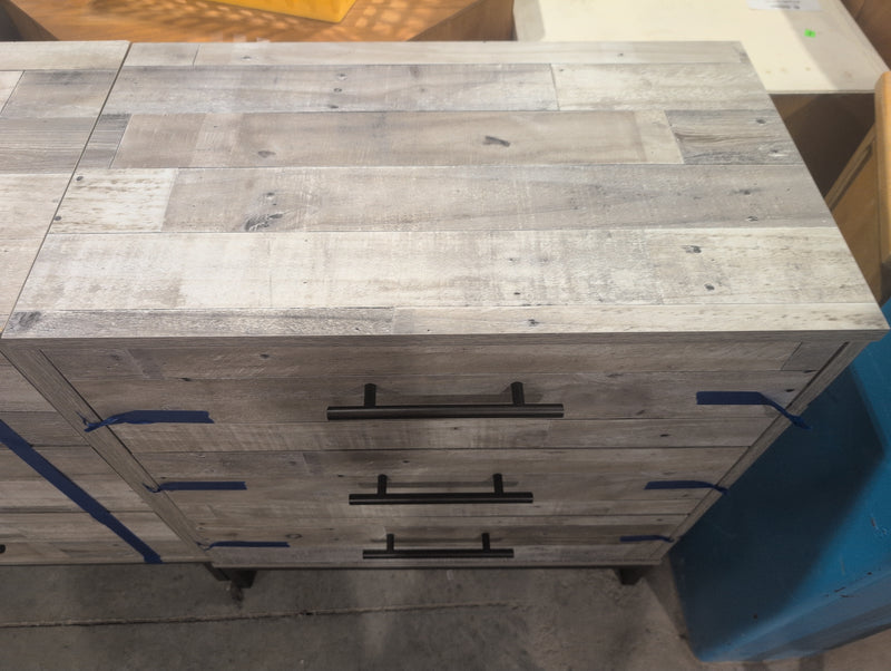 Ashley Furniture Effie Collection 3 Drawer Dresser