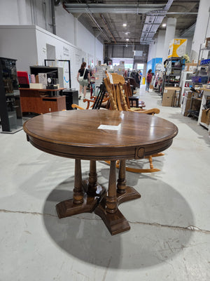 Traditional Round Wooden Pedestal Dining Table
