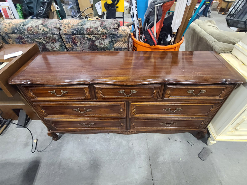 French Provincial Traditional Wood 7-Drawer Double Dresser
