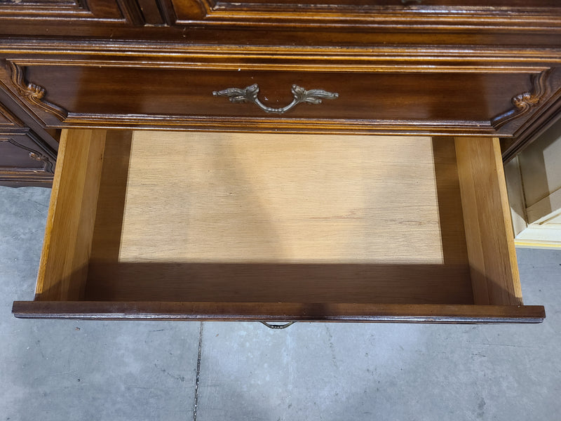 French Provincial Traditional Wood 7-Drawer Double Dresser