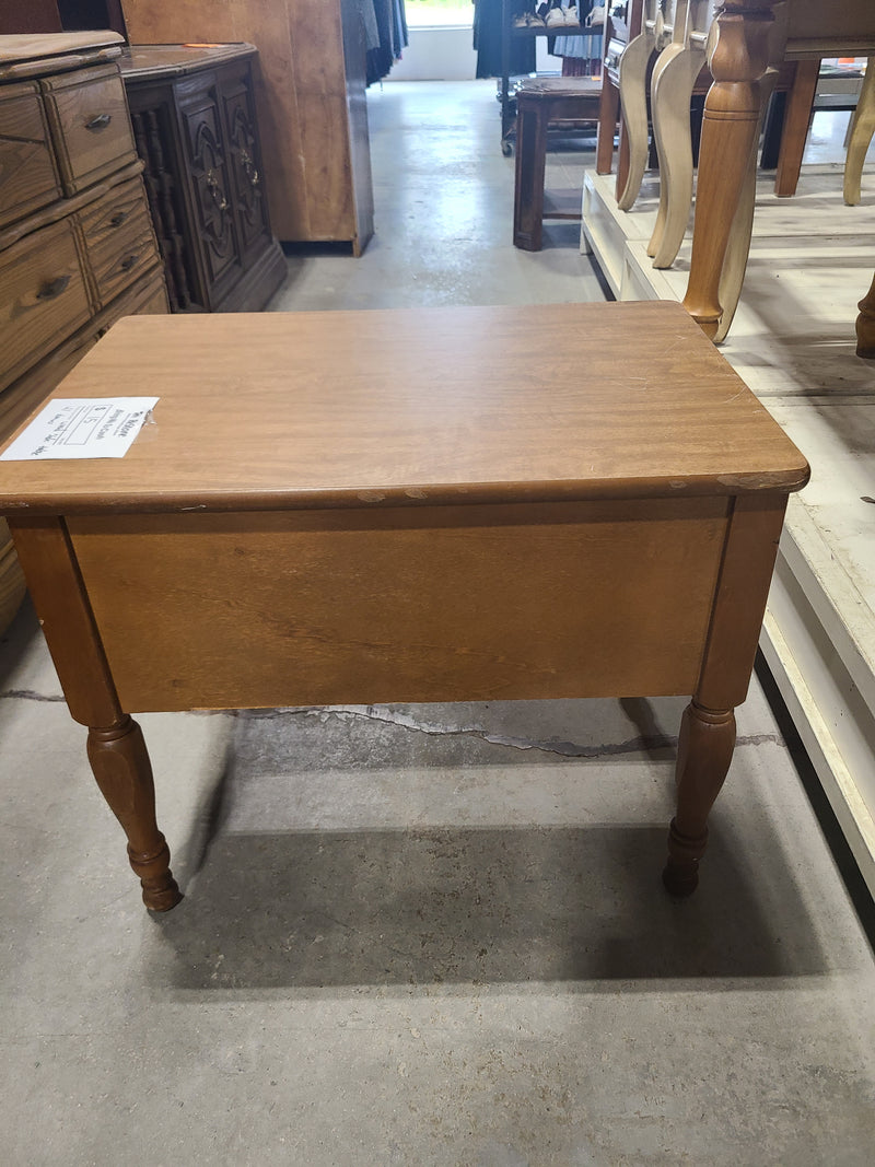 Timeless Turned-Leg Wooden End Table with Brass Hardware