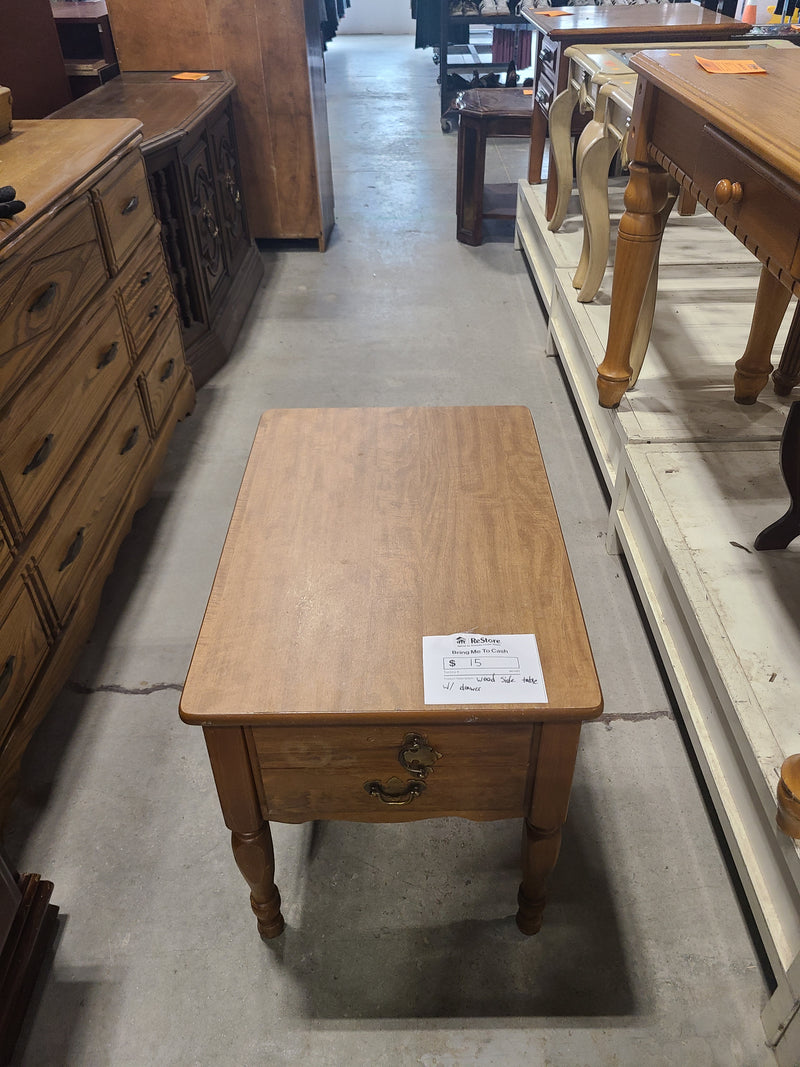 Timeless Turned-Leg Wooden End Table with Brass Hardware