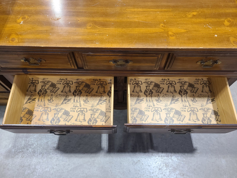 Great Condition Vintage Broyhill Bicentennial 7-Drawer Pine Dresser