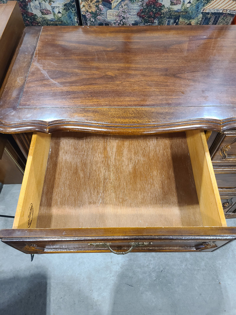 French Provincial Traditional Wood 7-Drawer Double Dresser