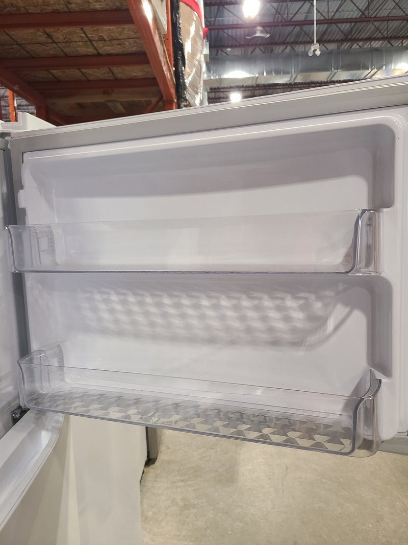 LG Top-Freezer Refrigerator in White