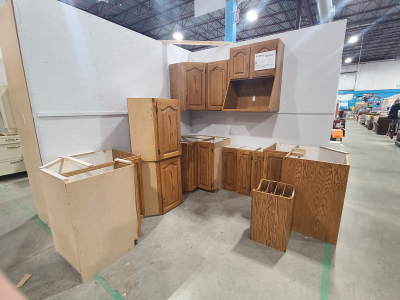 Classic Oak Raised-Panel Kitchen Cabinet Set (13 Pieces Total)