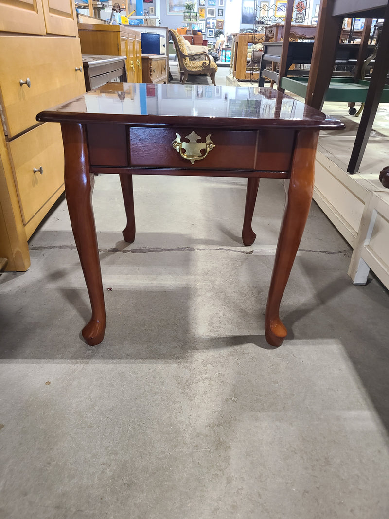 Queen Anne Style Wood End Table with Drawer in Brown