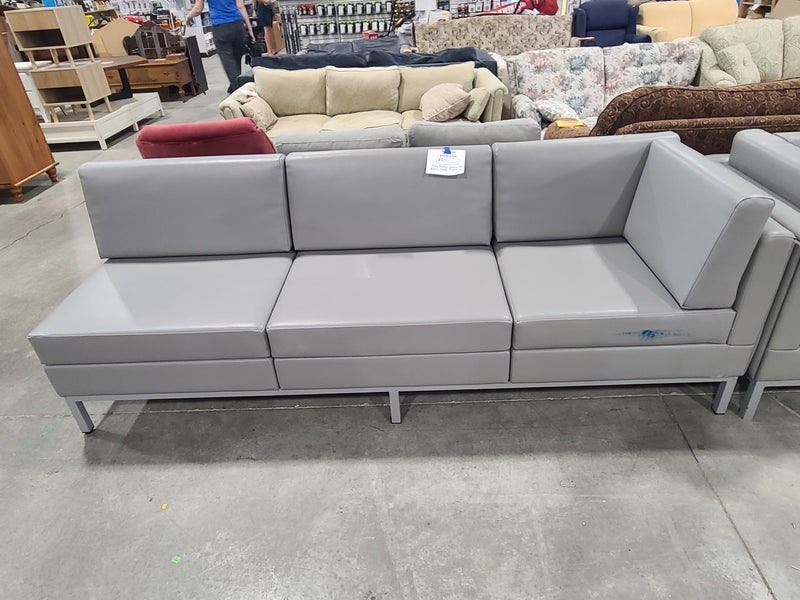 Modern Grey 3-Seat Sectional Sofa with Right-Hand Armrest