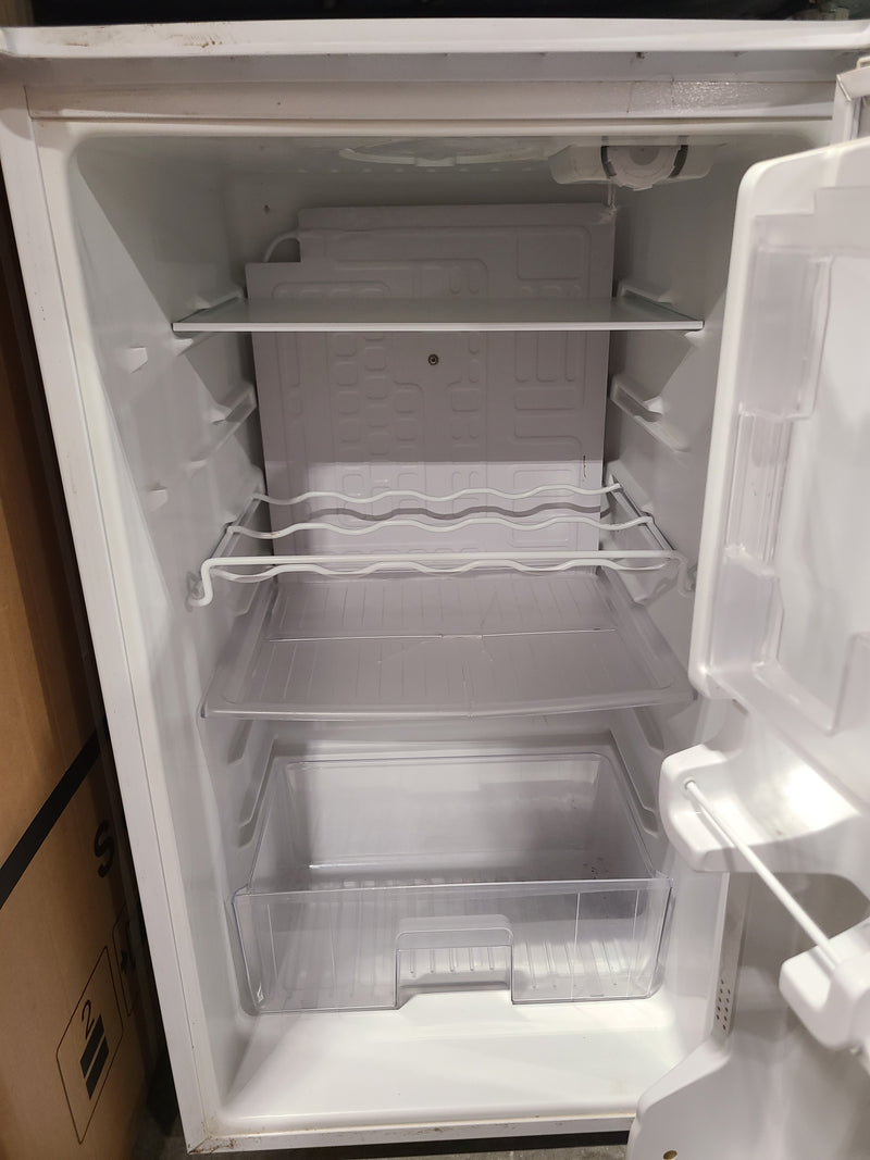 Sanyo Auto Defrost Compact Mini Fridge in White