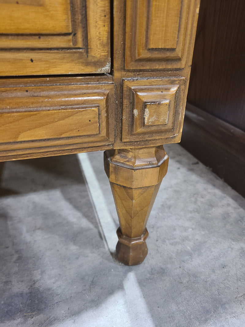 Classic Vintage-Style 2-Drawer Oak Nightstand