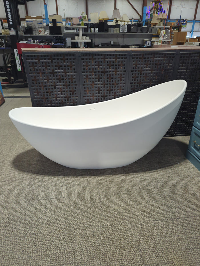 White 75" Soaker Bathtub