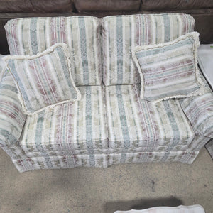 Traditional Cream Floral Loveseat