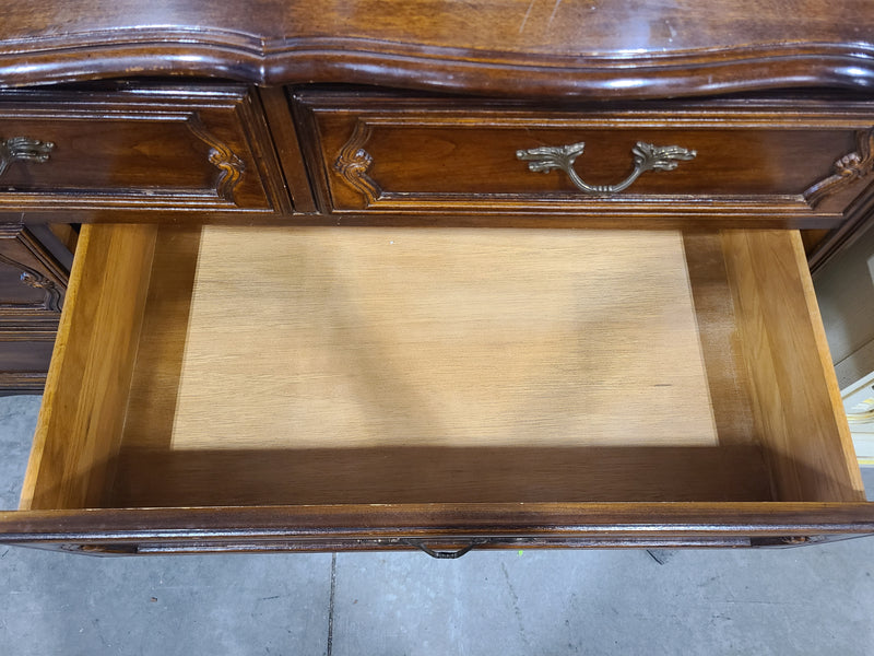French Provincial Traditional Wood 7-Drawer Double Dresser