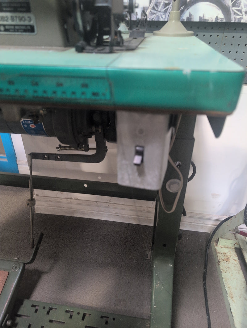 Straight Stitch Industrial Sewing Machine with Table