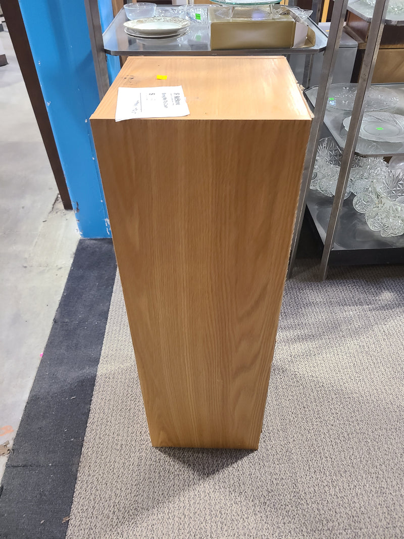 Good Condition Modern Narrow Oak-Finish Vertical Bookcase