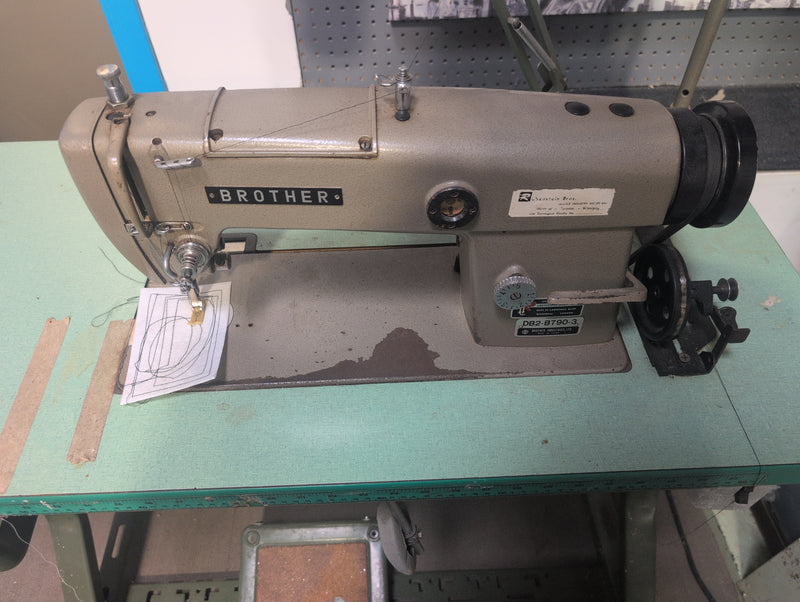 Straight Stitch Industrial Sewing Machine with Table