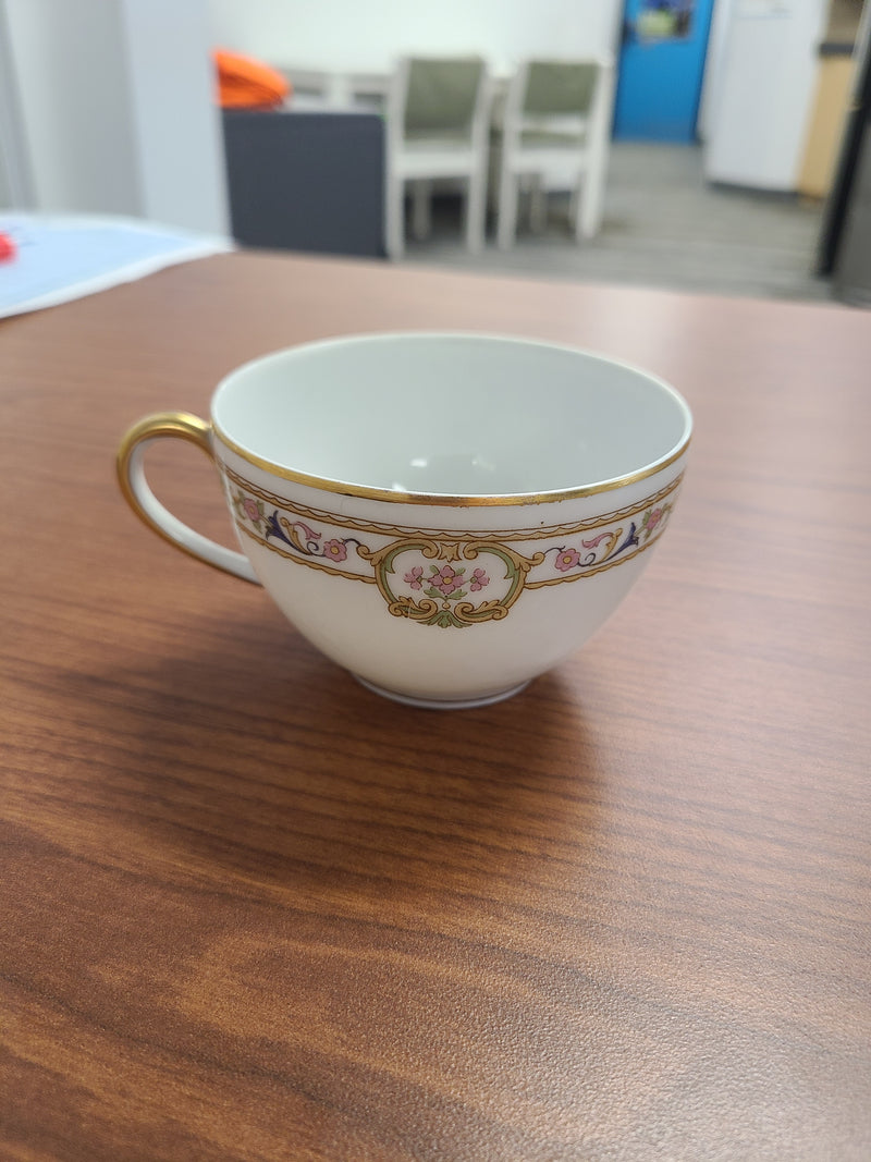 Vintage Bernardaud Limoges Fine China Dinnerware Set – "Doreen" Pattern (36 Pieces)