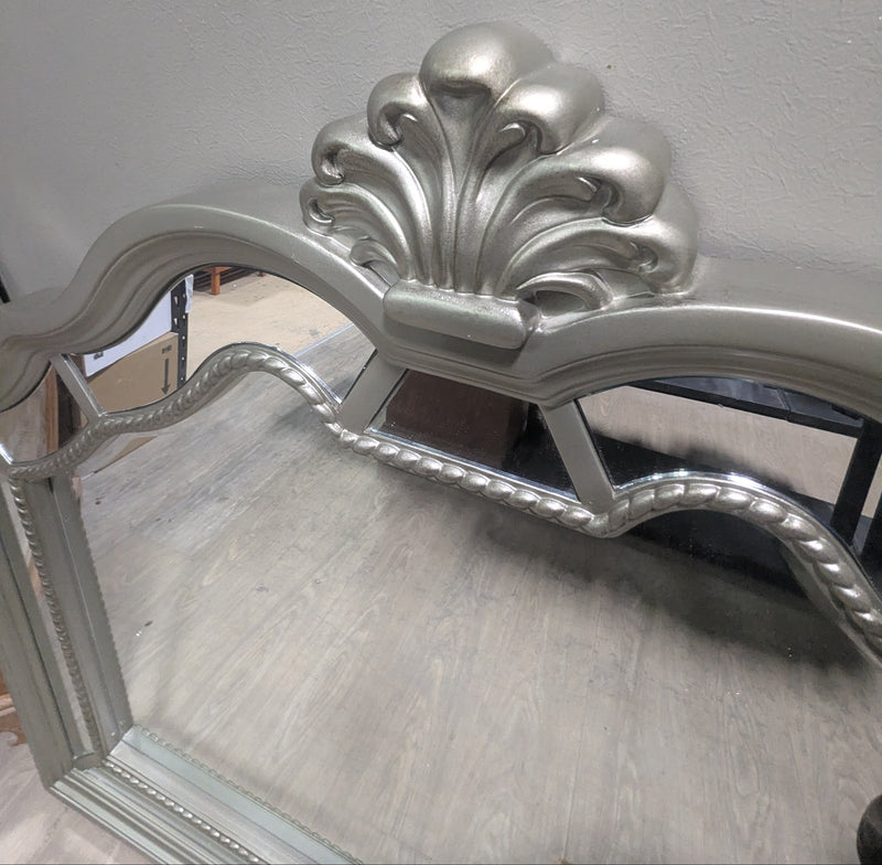 Furniture of America Azha Mirror in Silver