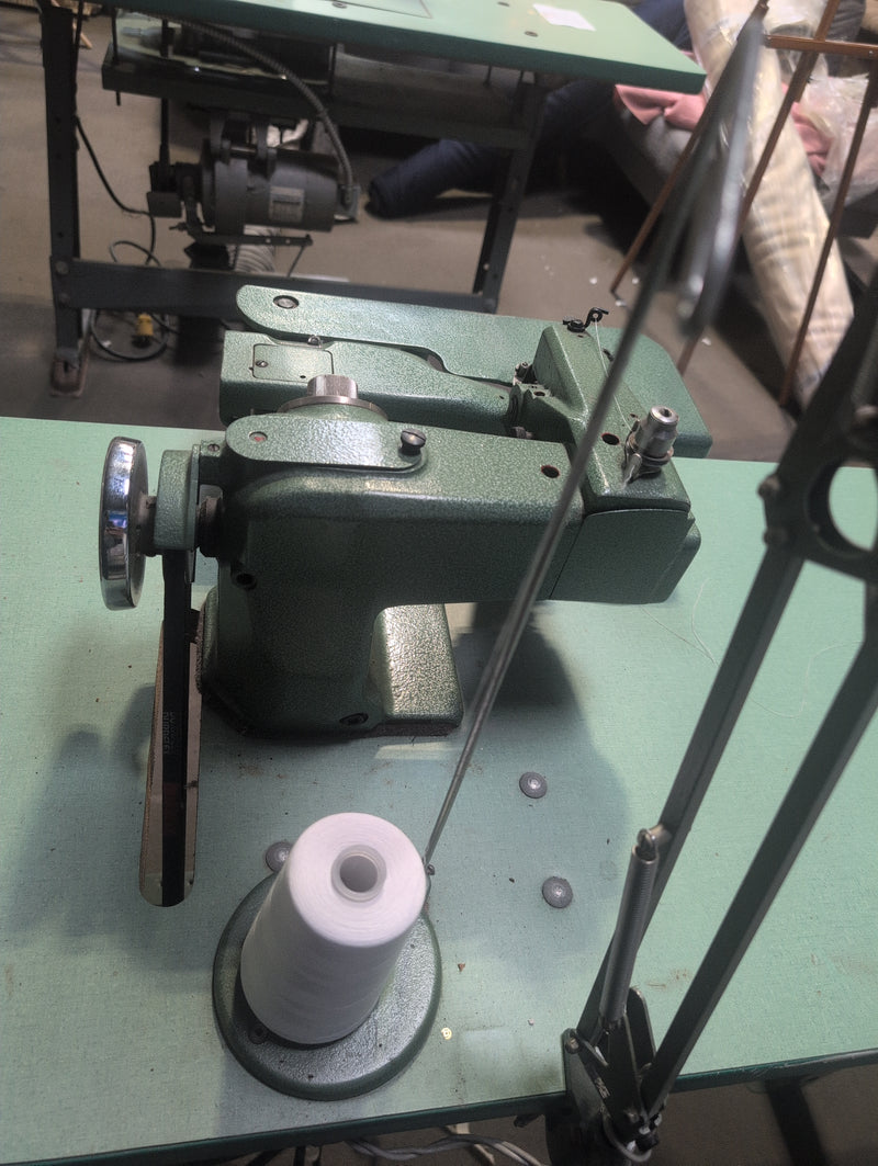 Blind Hemmer Industrial Sewing Machine with Table