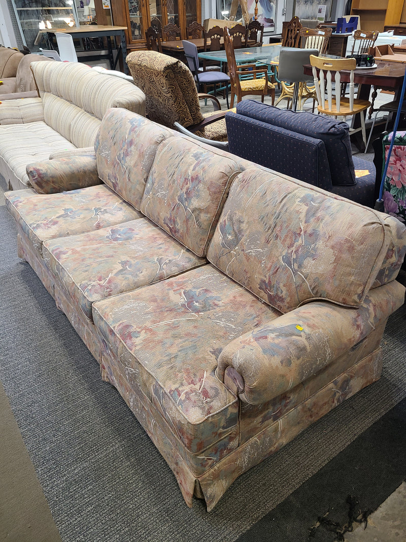 Excellent Condition Vintage-Style Floral Tapestry 3-Seater Sofa