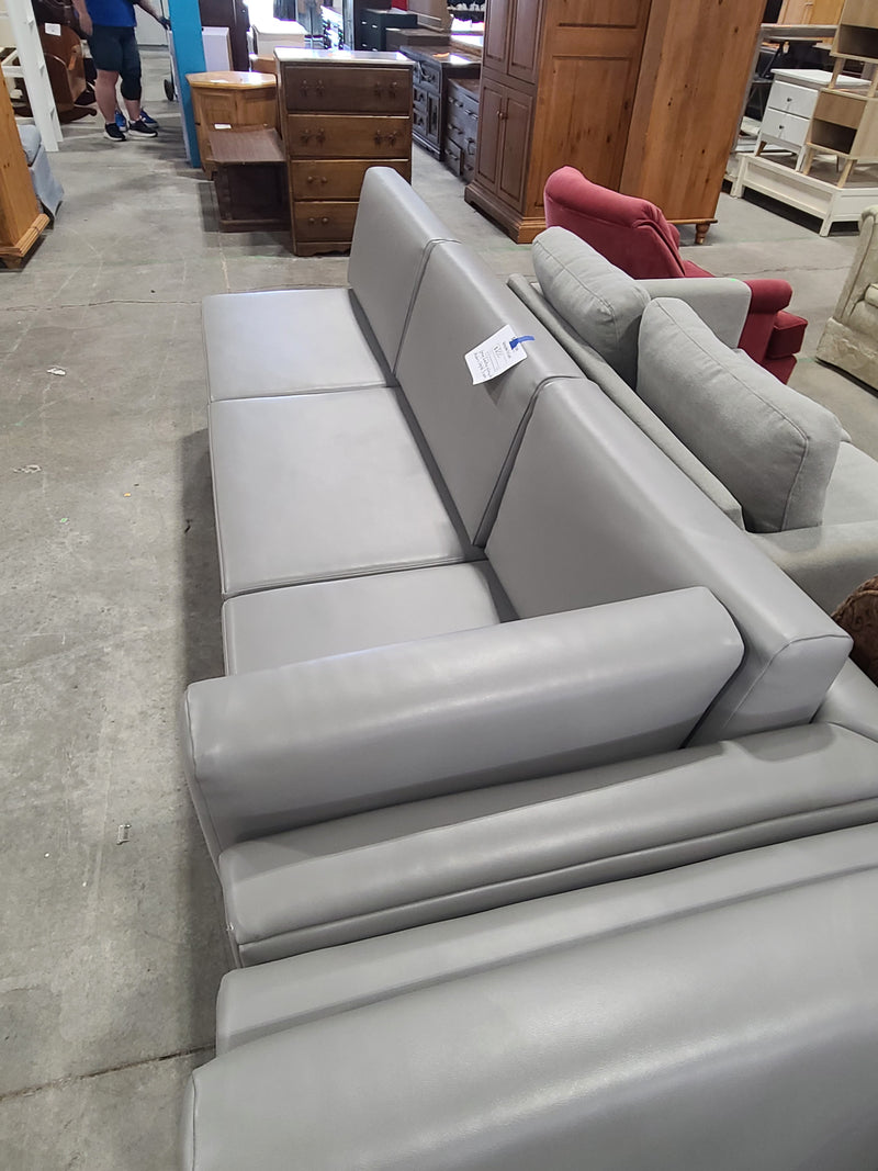 Modern Grey 3-Seat Sectional Sofa with Right-Hand Armrest