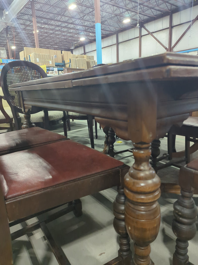 Large Wooden Dining Table with Built-in Leafs and 5 Dining Chairs