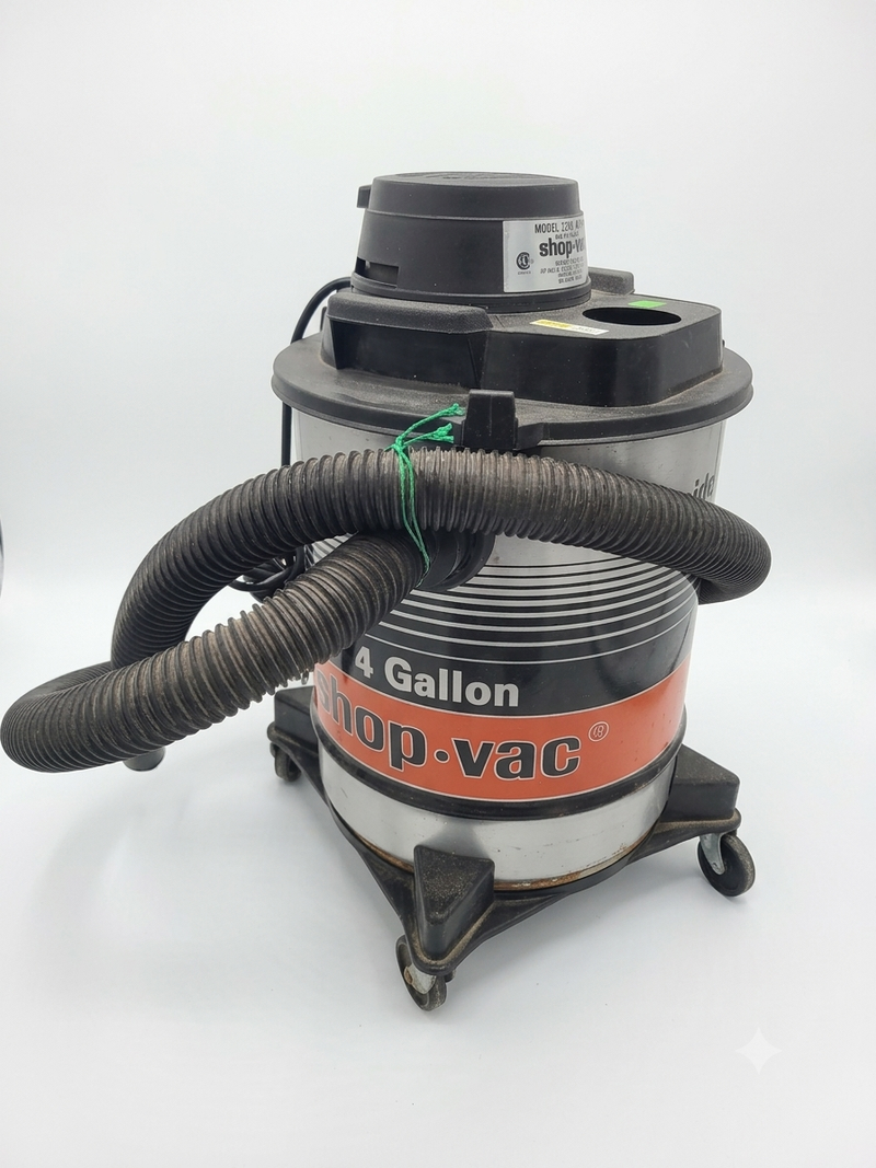Excellent Condition Shop-Vac 4 Gallon Wet/Dry Vacuum