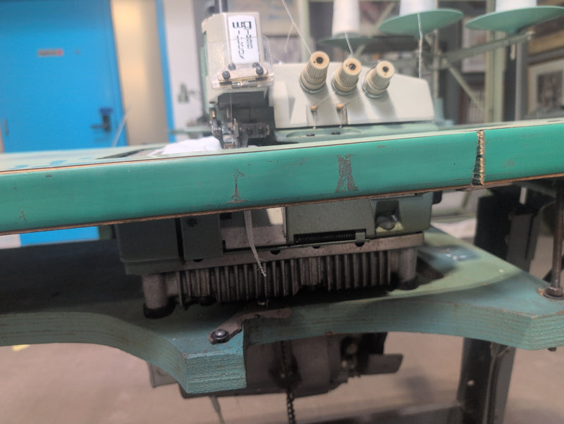 Overlocker Industrial Sewing Machine with Table