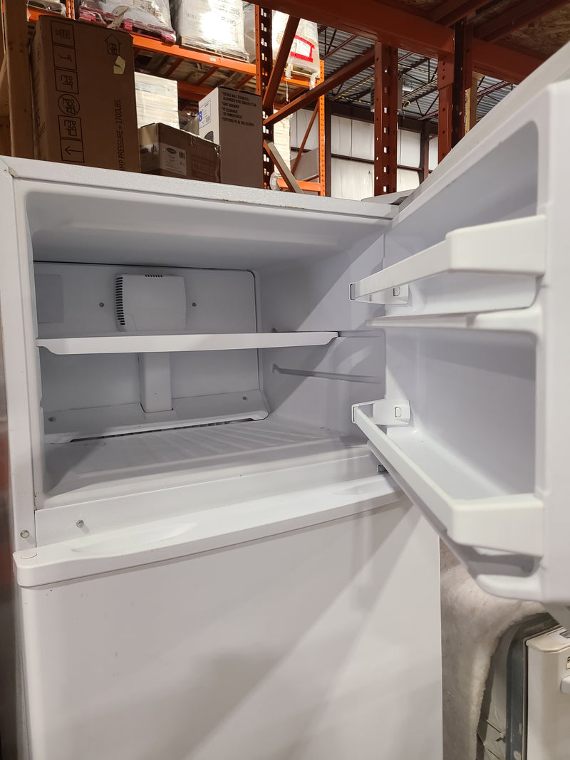 Amana Top-Mount Refrigerator with Glass Shelves in White