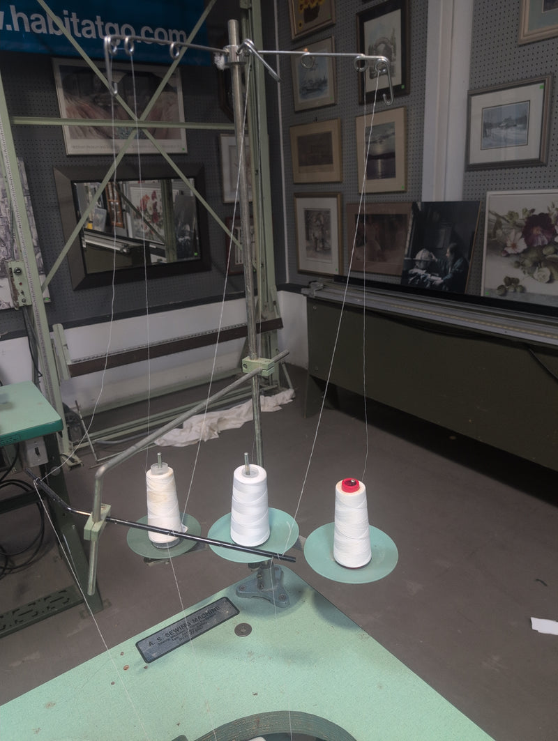 Overlocker Industrial Sewing Machine with Table