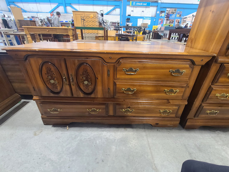 Vintage Floral-Inlaid Wood Credenza Dresser – Warm Honey Finish