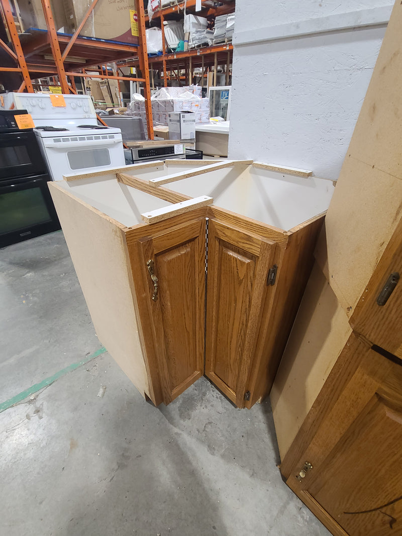 Classic Oak Raised-Panel Kitchen Cabinet Set (13 Pieces Total)