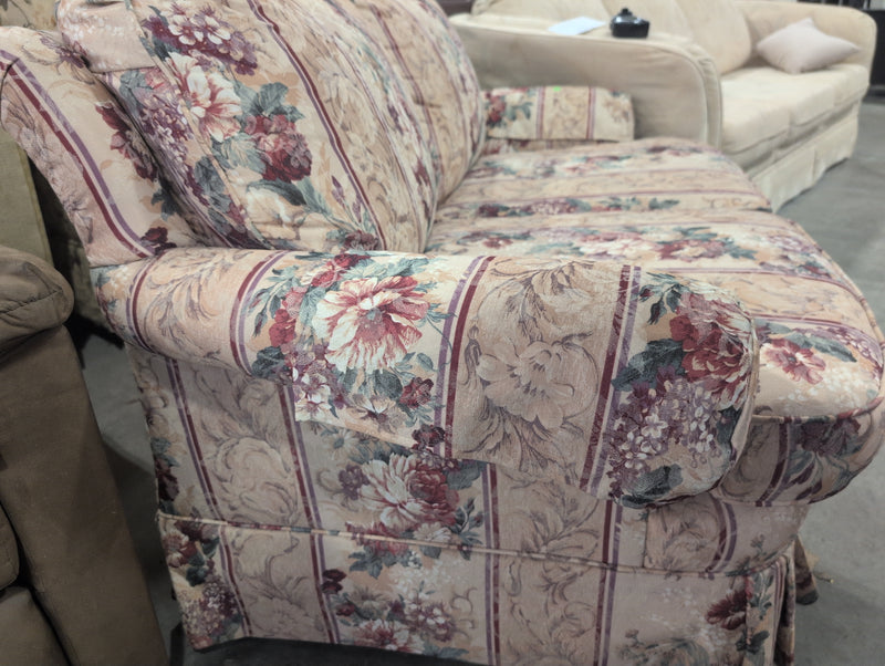 Traditional Floral Loveseat