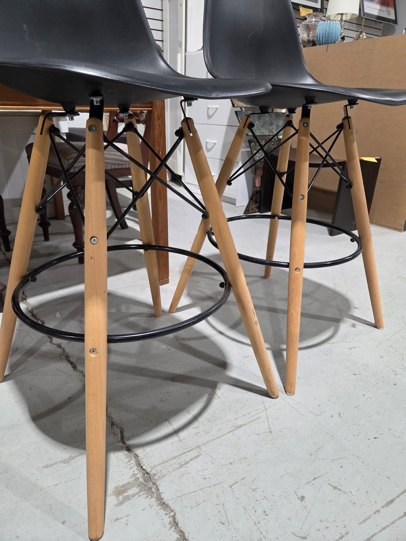 Mid-Century Modern Molded Plastic Counter Bar Stool