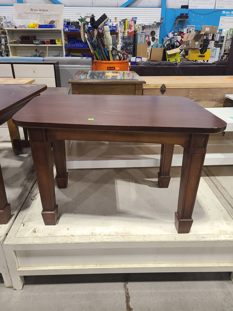 Traditional Wooden Accent Side Table with Rounded Corners