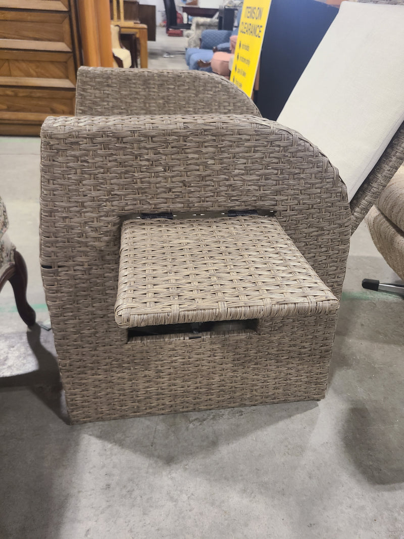 Outsunny All-Weather Wicker Outdoor Recliner Armchair with Fold-Out Side Table