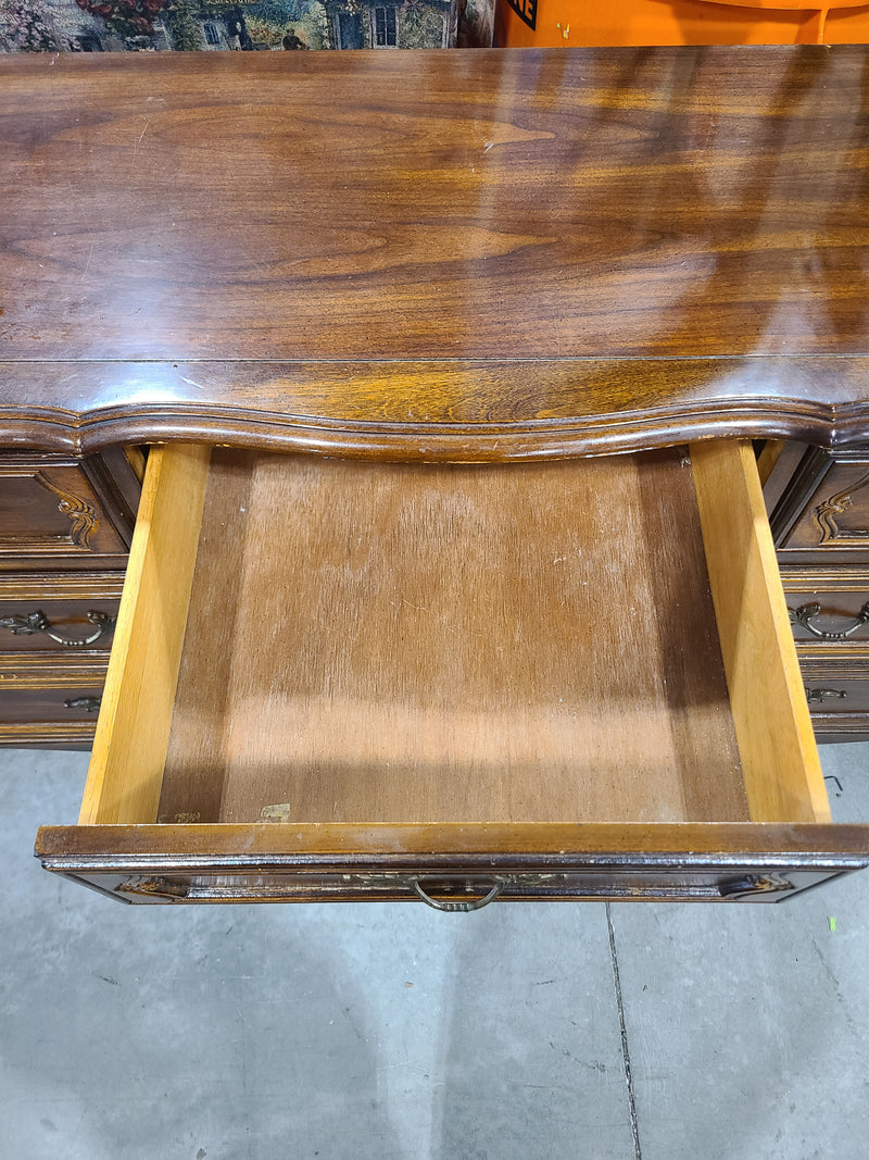 French Provincial Traditional Wood 7-Drawer Double Dresser