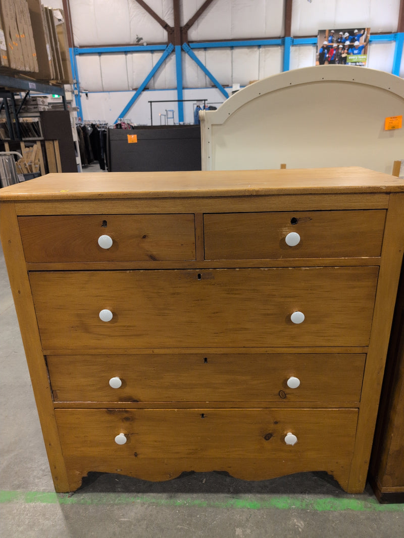 Rustic Pine MCM Dresser with 1 Large, 2 Medium & 2 Small Drawers