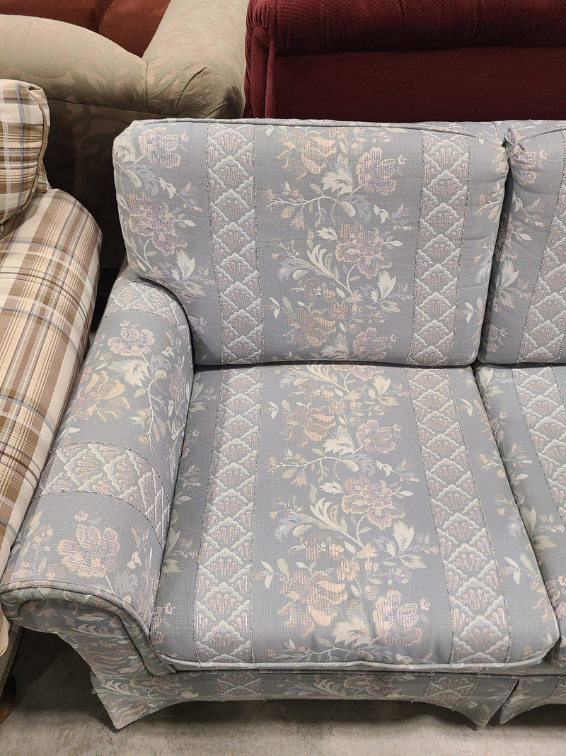 Traditional Floral Upholstered Two-Cushion Loveseat