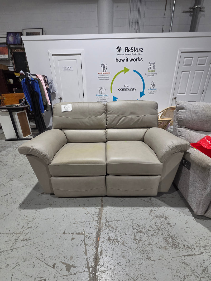 La-Z-Boy Dual-Reclining Loveseat