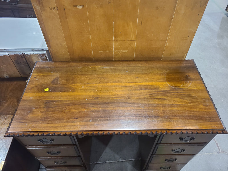 Excellent Condition Vintage Wooden 8-Drawer Pedestal Desk / Vanity