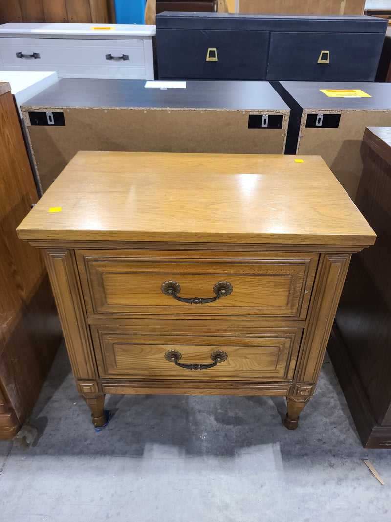 Classic Vintage-Style 2-Drawer Oak Nightstand