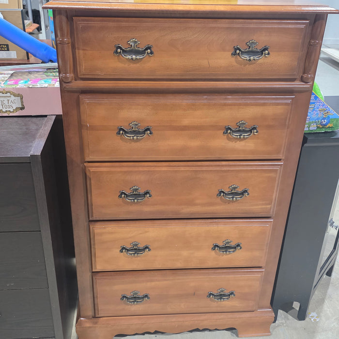 Traditional Chest of Drawer