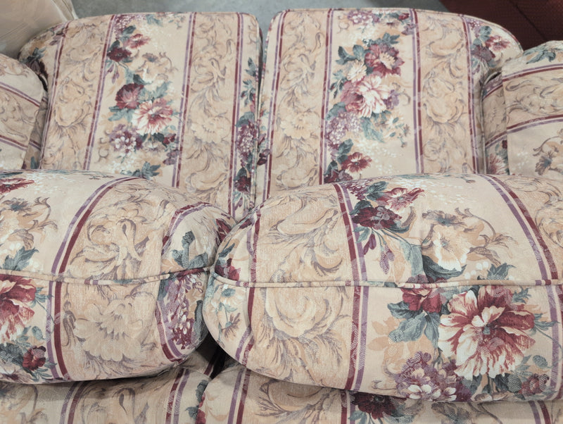 Traditional Floral Loveseat